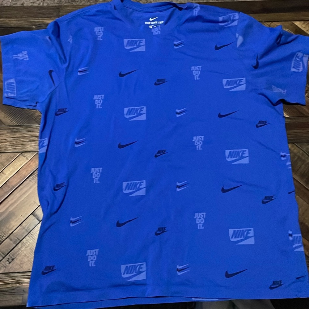 Nike tshirt